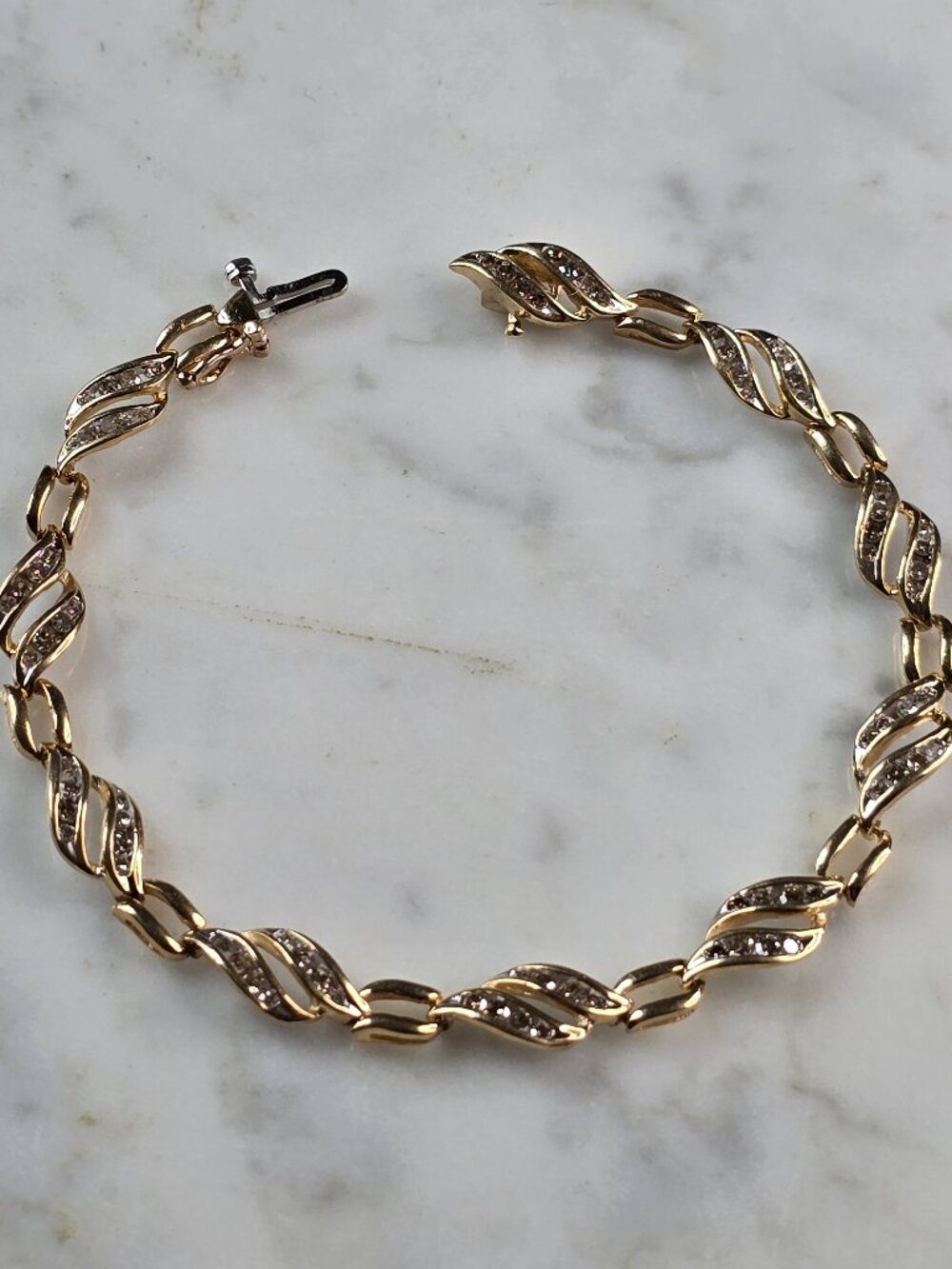 Womens Vintage Estate 10K Gold Diamond Tennis Bracelet 6.7g E1196